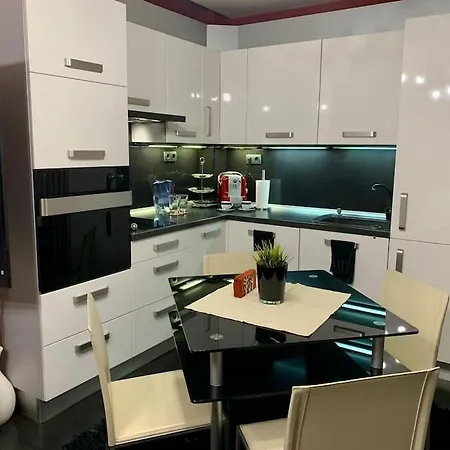 Lovely Katerina With Free Parking Apartamento